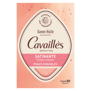 Savon huile satinante Rogé Cavaillès, nettoyant doux pour peau normale à sèche, apporte douceur et hydratation, disponible en parapharmacie à Kénitra et parapharmacie en ligne.