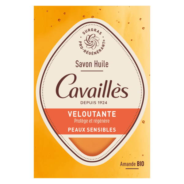 Savon huile veloutante Rogé Cavaillès, nettoyant nourrissant pour peau sèche, formule douce et hydratante, disponible en parapharmacie à Kénitra et parapharmacie en ligne.